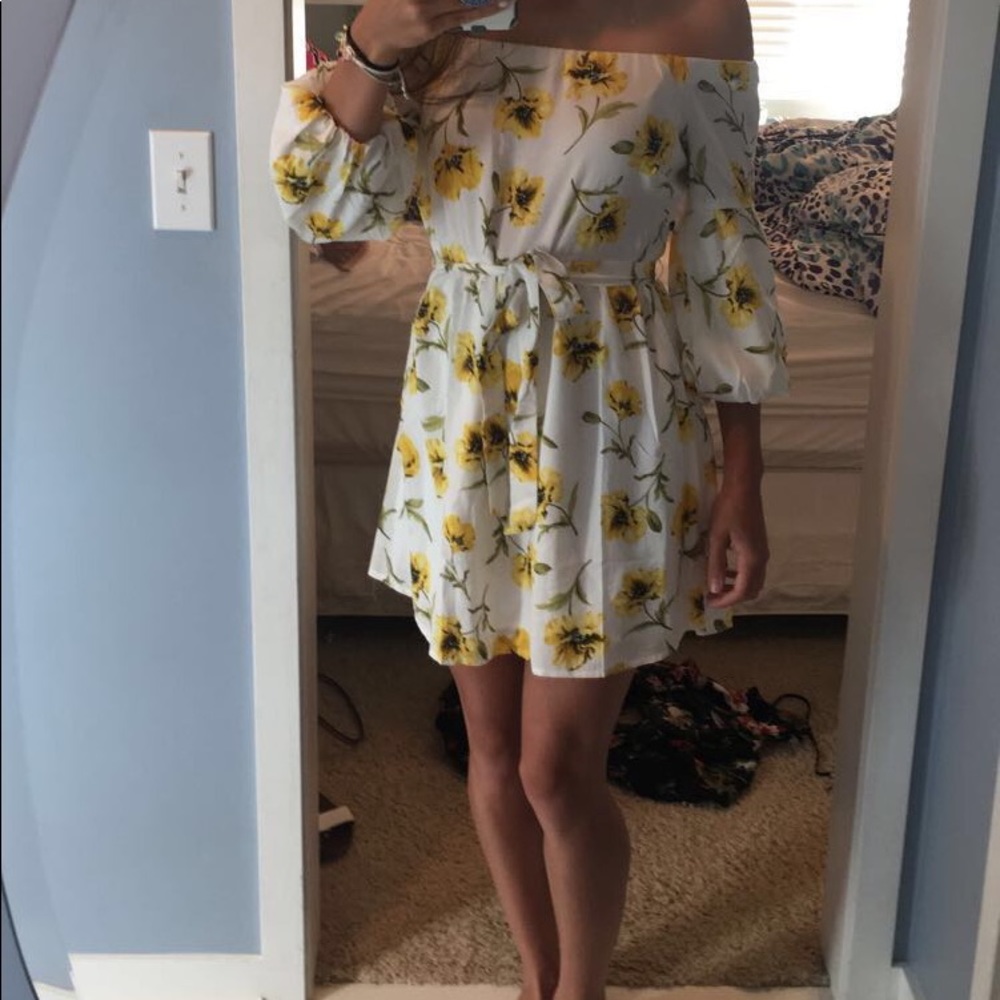 Yellow and white daisy Forever 21 dress